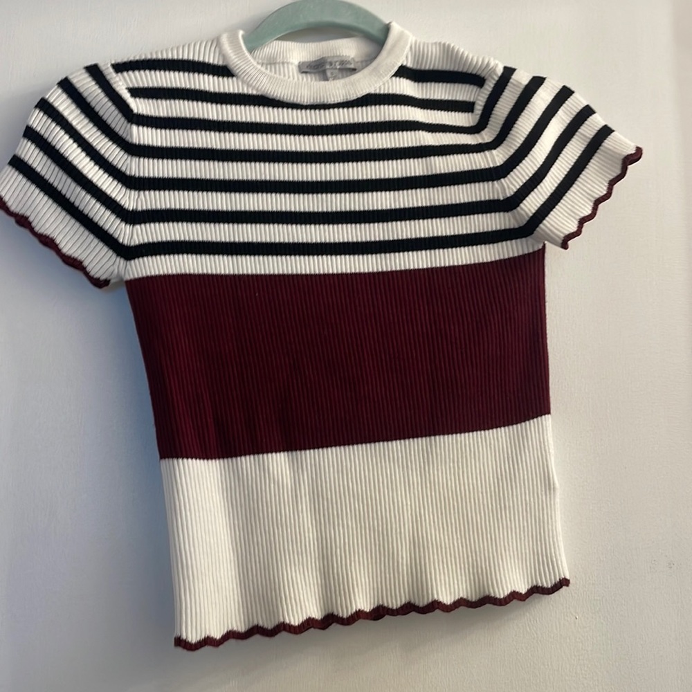 Small Charlotte Russe Top!